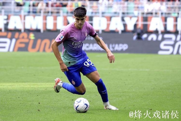 自2012年的沙拉维以来,巴尔泰萨吉是米兰意甲双响最年轻球员 自2012年的沙拉维以来,巴尔泰萨吉是米兰意甲双响最年轻球员